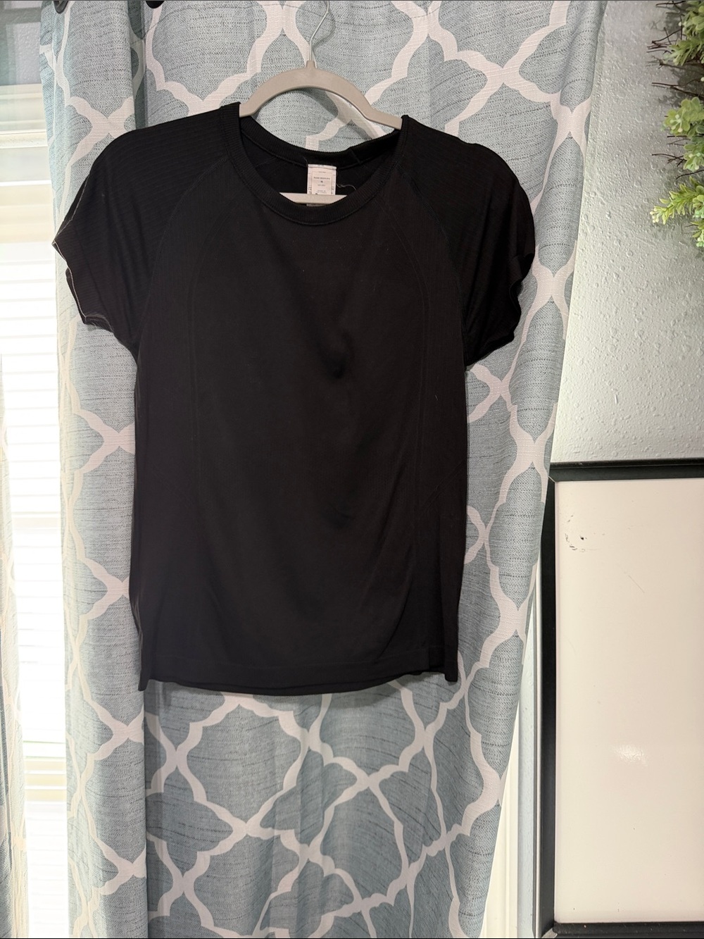 Old Navy Black Seamless Short-Sleeve Crewneck Tee